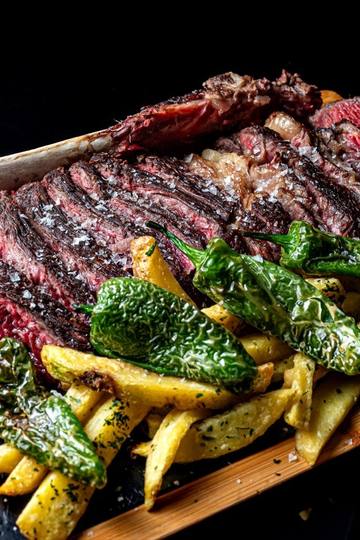 Tomahawk al corte en Bacanal